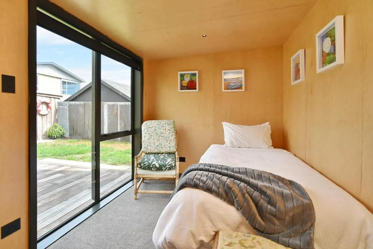 Beachfront Bach - Christchurch Holiday Homes 0*,